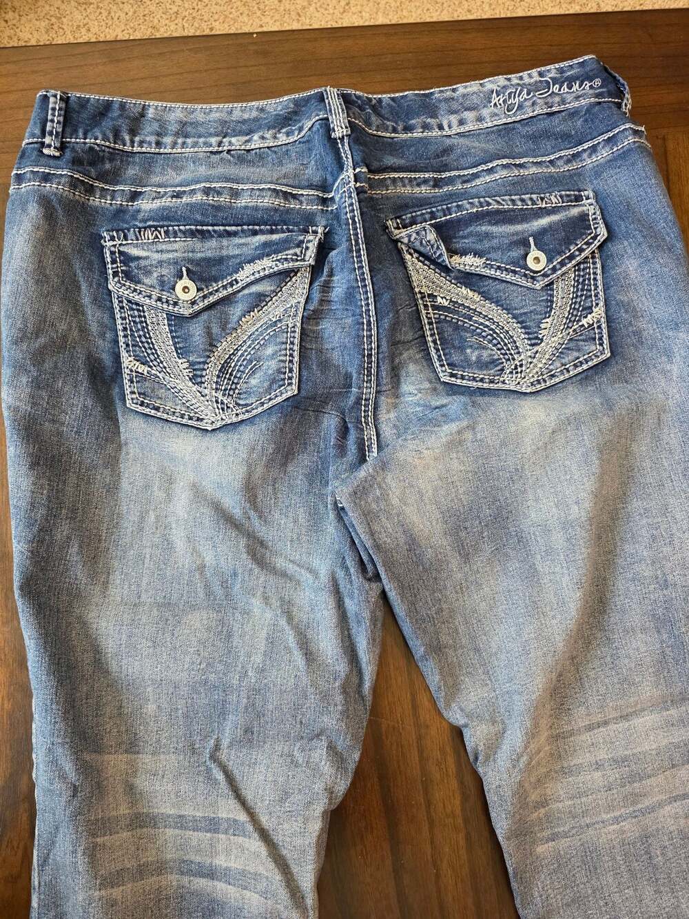 Ariya Jeans Women's Blue Denim Embroidered Flap Pocket Bootcut Jeans Size 20 - Picture 2 of 5
